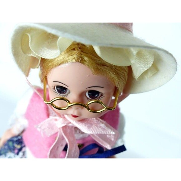 Madame Alexander Mother Goose with Goose 8" Doll 11620 w Stand 1997 - Picture 10 of 12